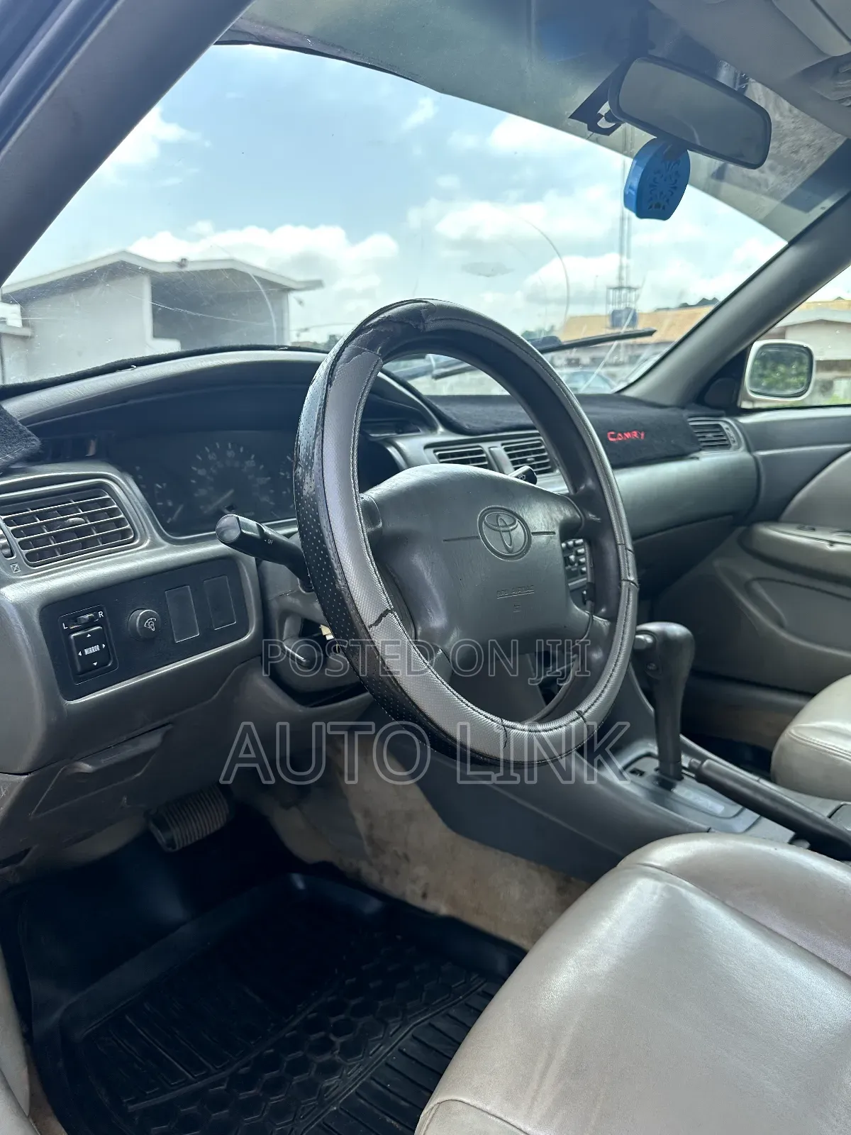 Toyota Camry XLE 4dr Sedan (2.2L 4cyl 4A) 2001 Silver