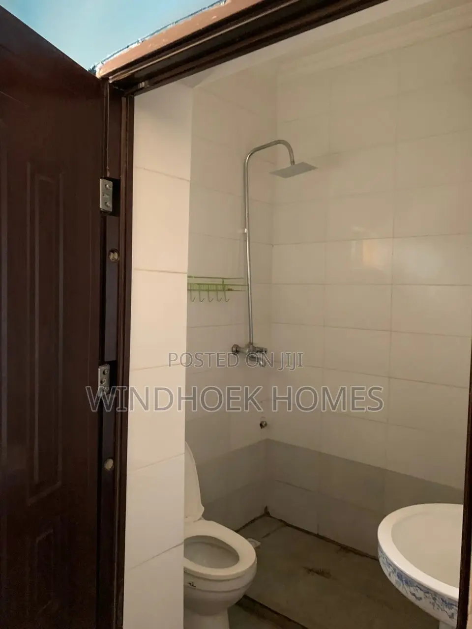 3bdrm Block of Flats in Area 3 for rent