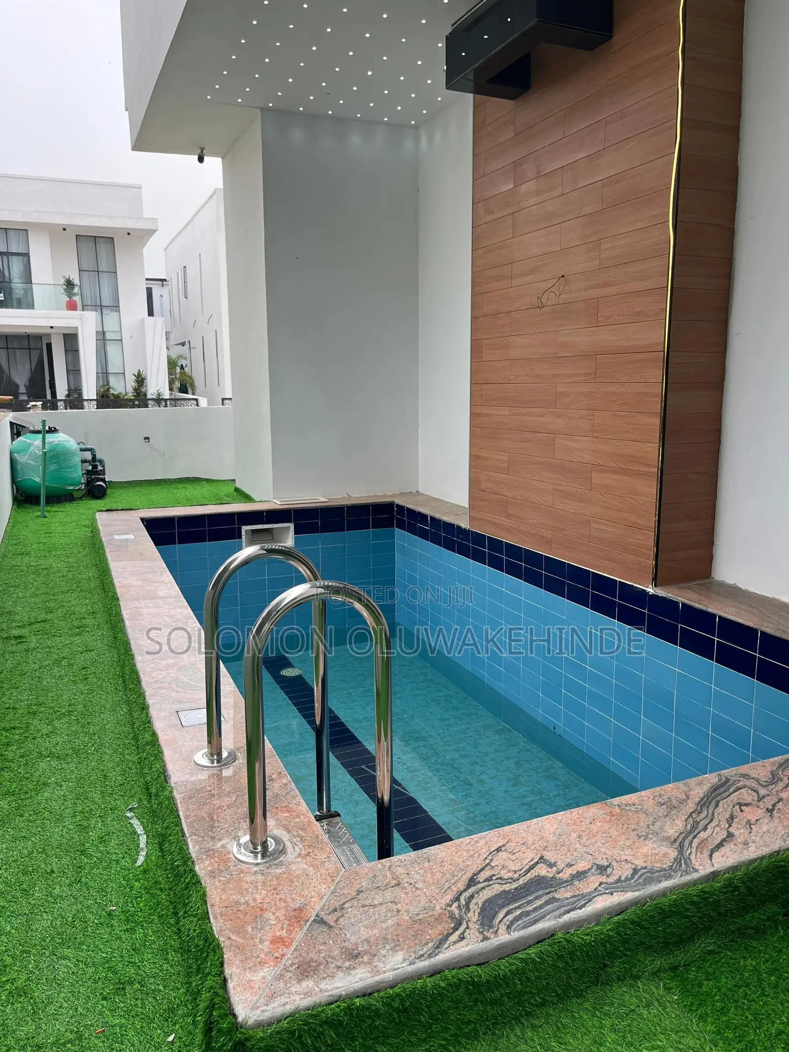 5bdrm Duplex in Chevron for sale