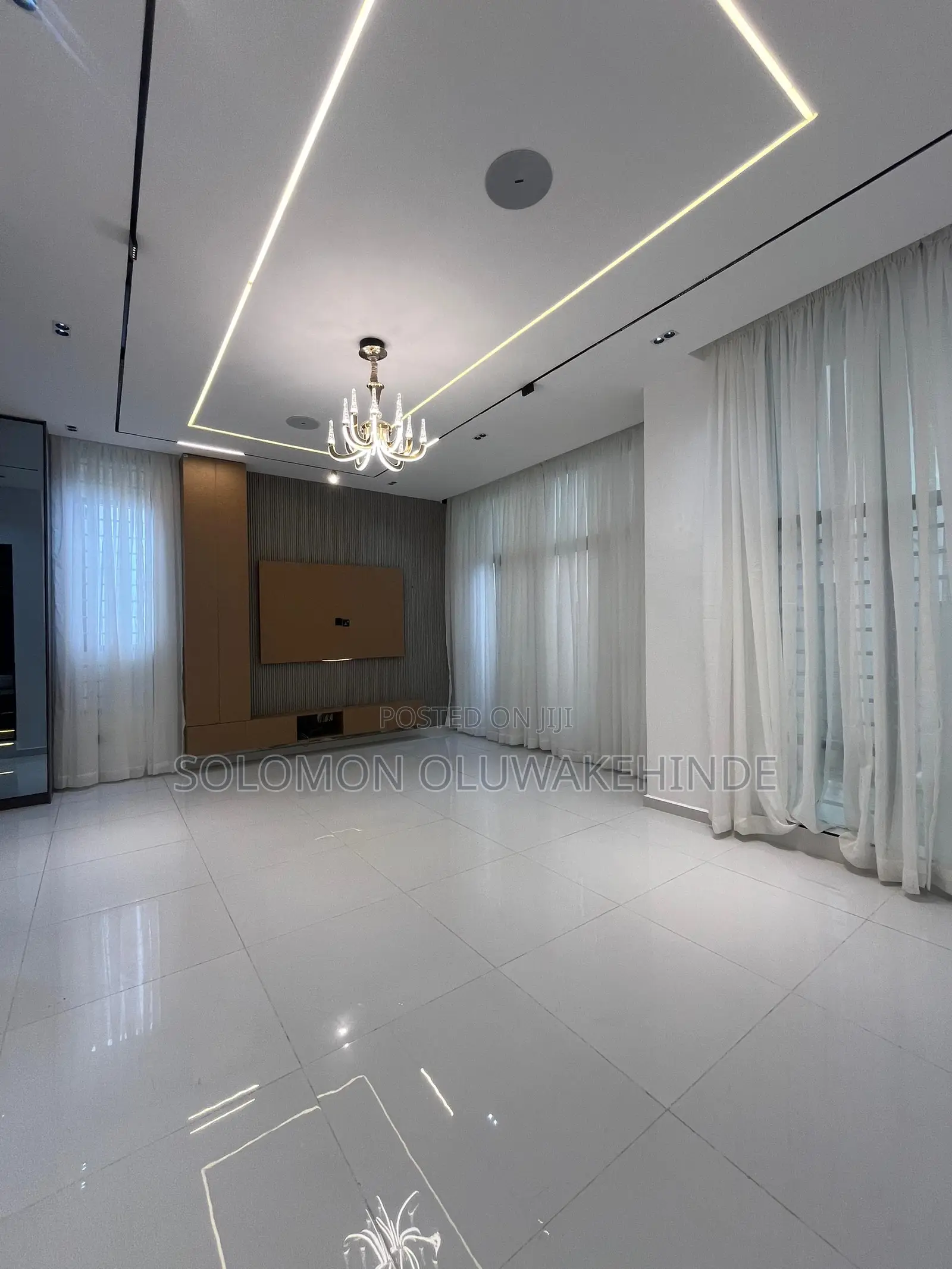 5bdrm Duplex in Chevron for sale