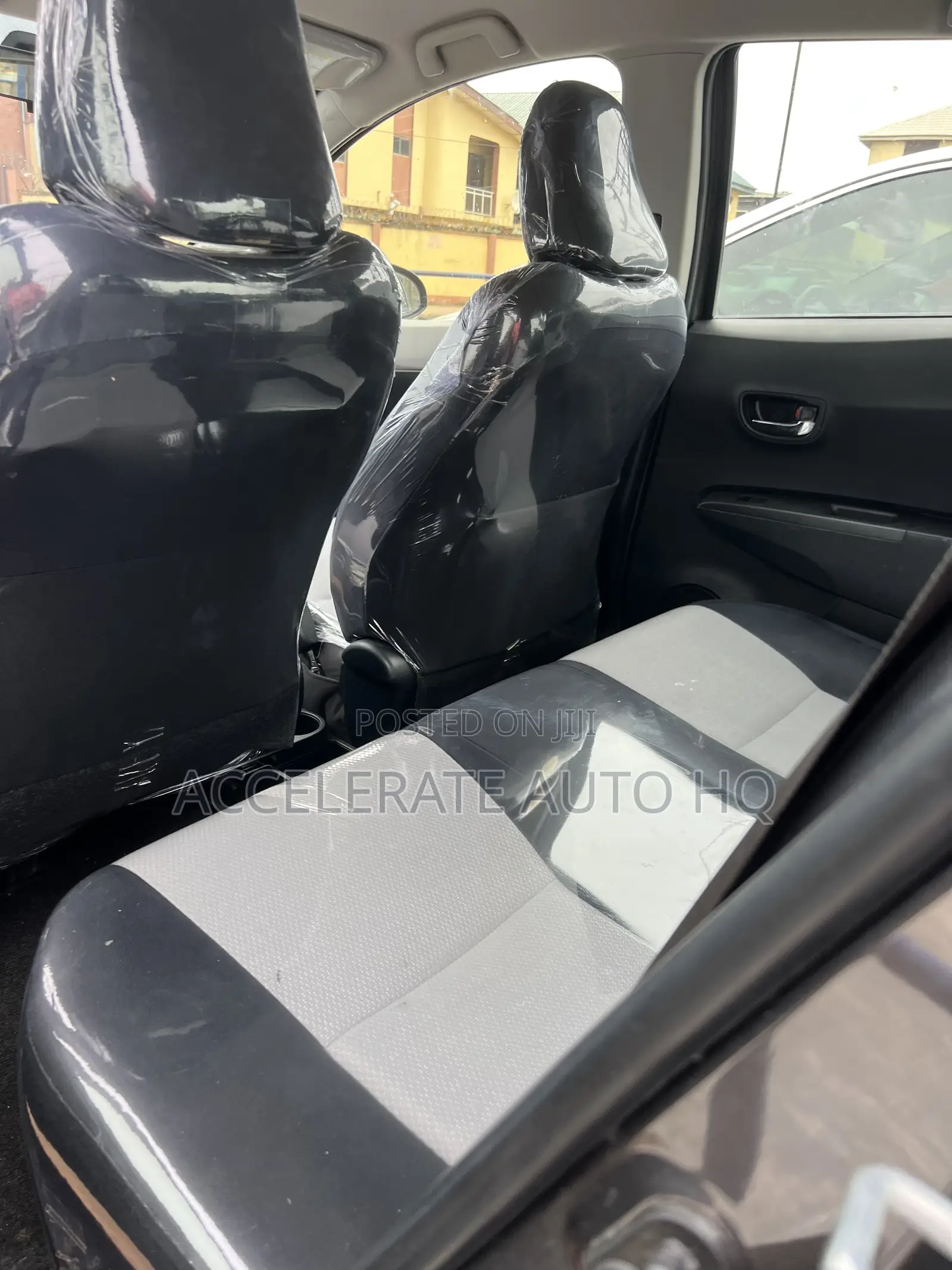 Toyota Yaris LE Hatchback 5dr 2013 Gray
