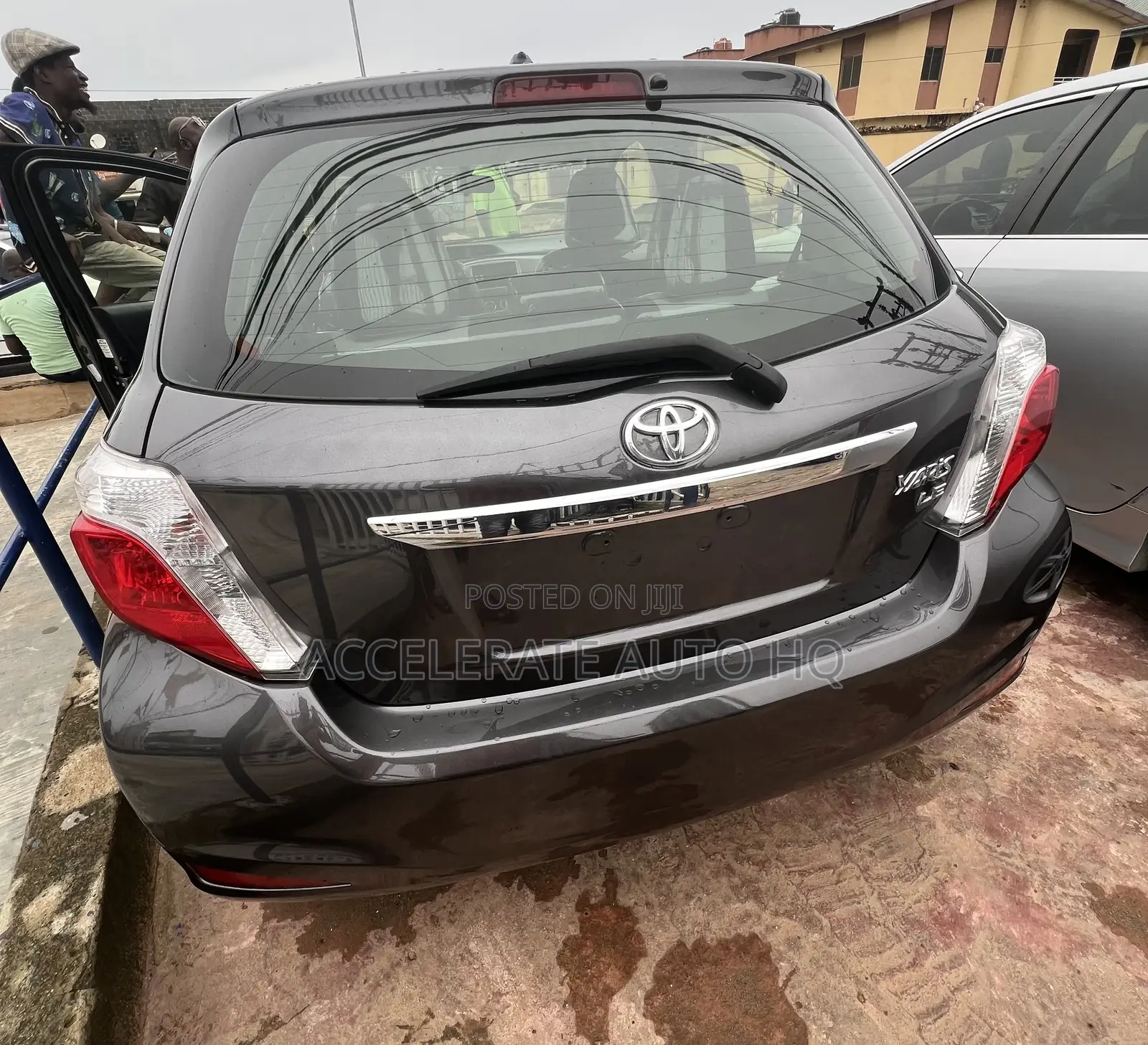 Toyota Yaris LE Hatchback 5dr 2013 Gray