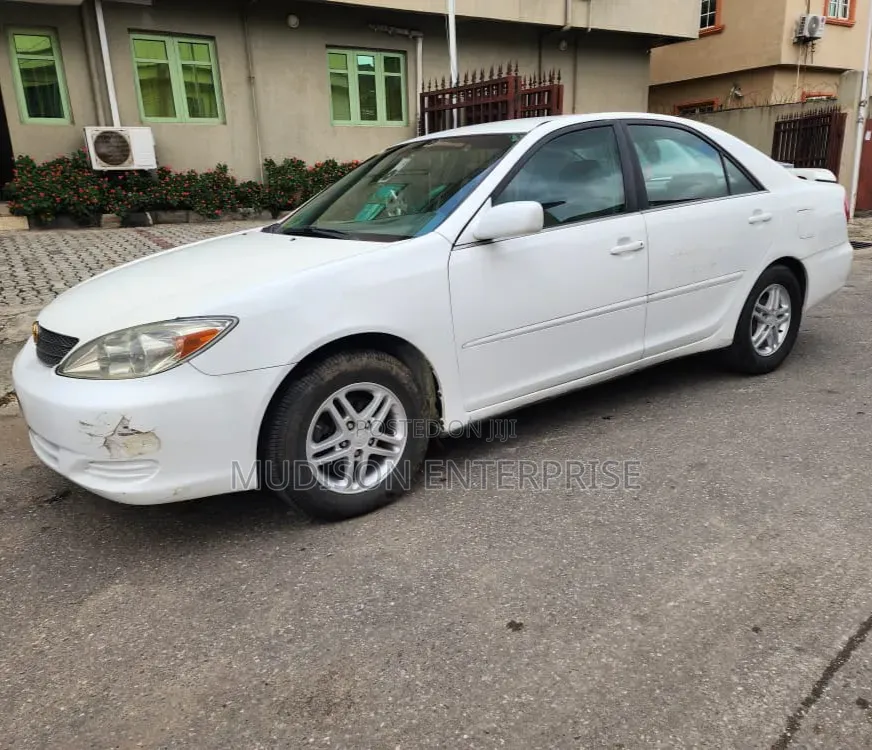 Toyota Camry LE 4dr Sedan (2.4L 4cyl 5M) 2003 White