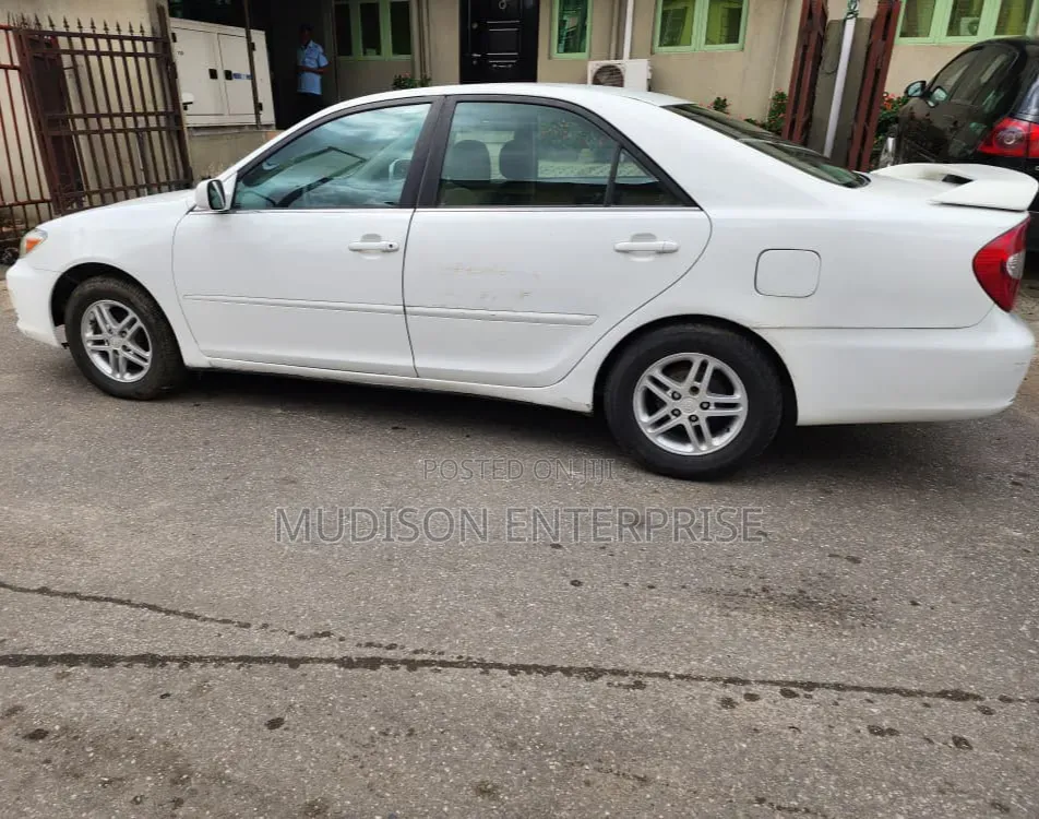 Toyota Camry LE 4dr Sedan (2.4L 4cyl 5M) 2003 White