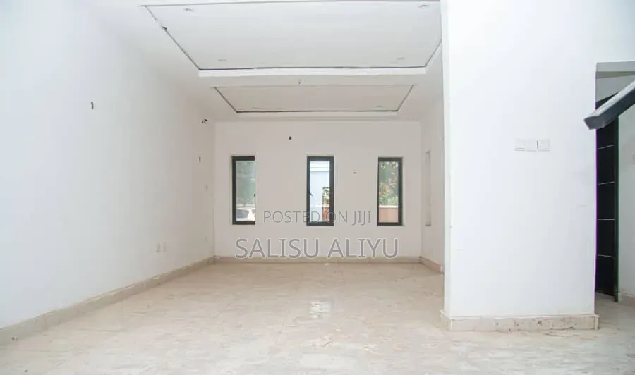 4bdrm Duplex in Life Camp for sale