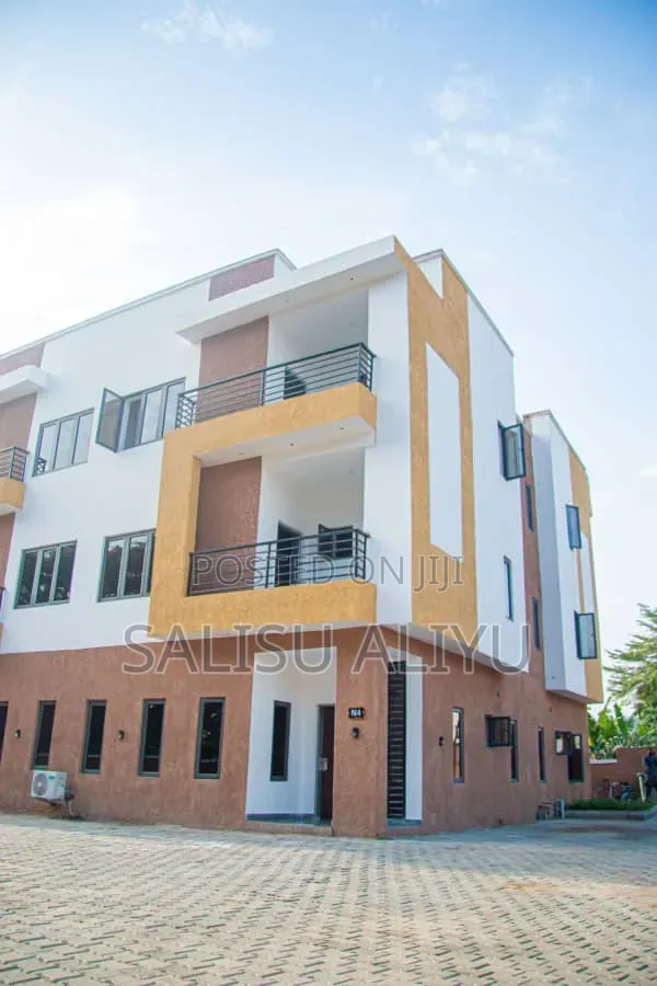 4bdrm Duplex in Life Camp for sale