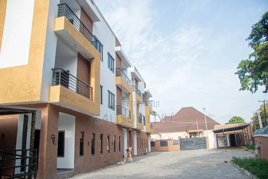 4bdrm Duplex in Life Camp for sale
