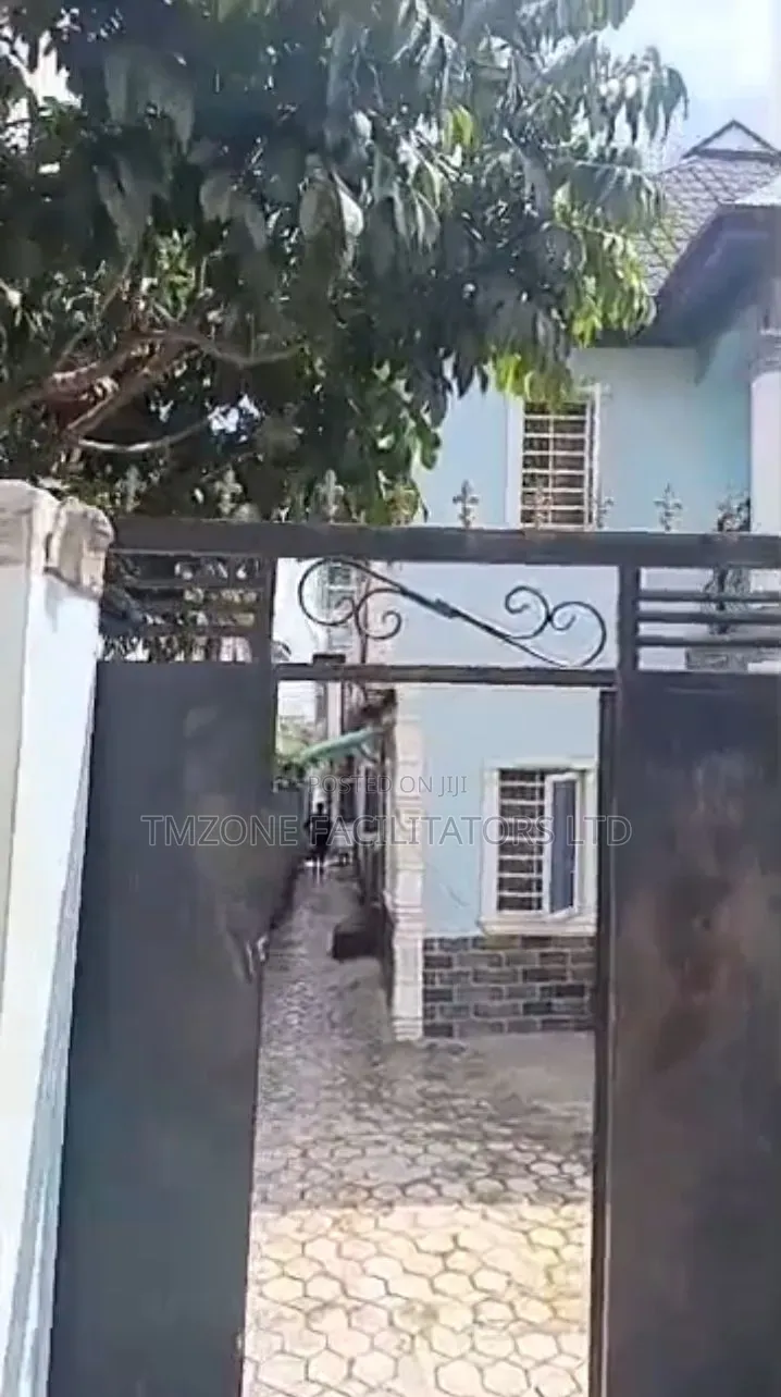 Furnished 6bdrm Townhouse/Terrace in Command, Iba / Ojo for sale