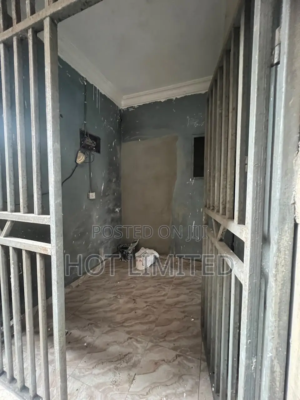 2bdrm Block of Flats in Pen Cinema for rent