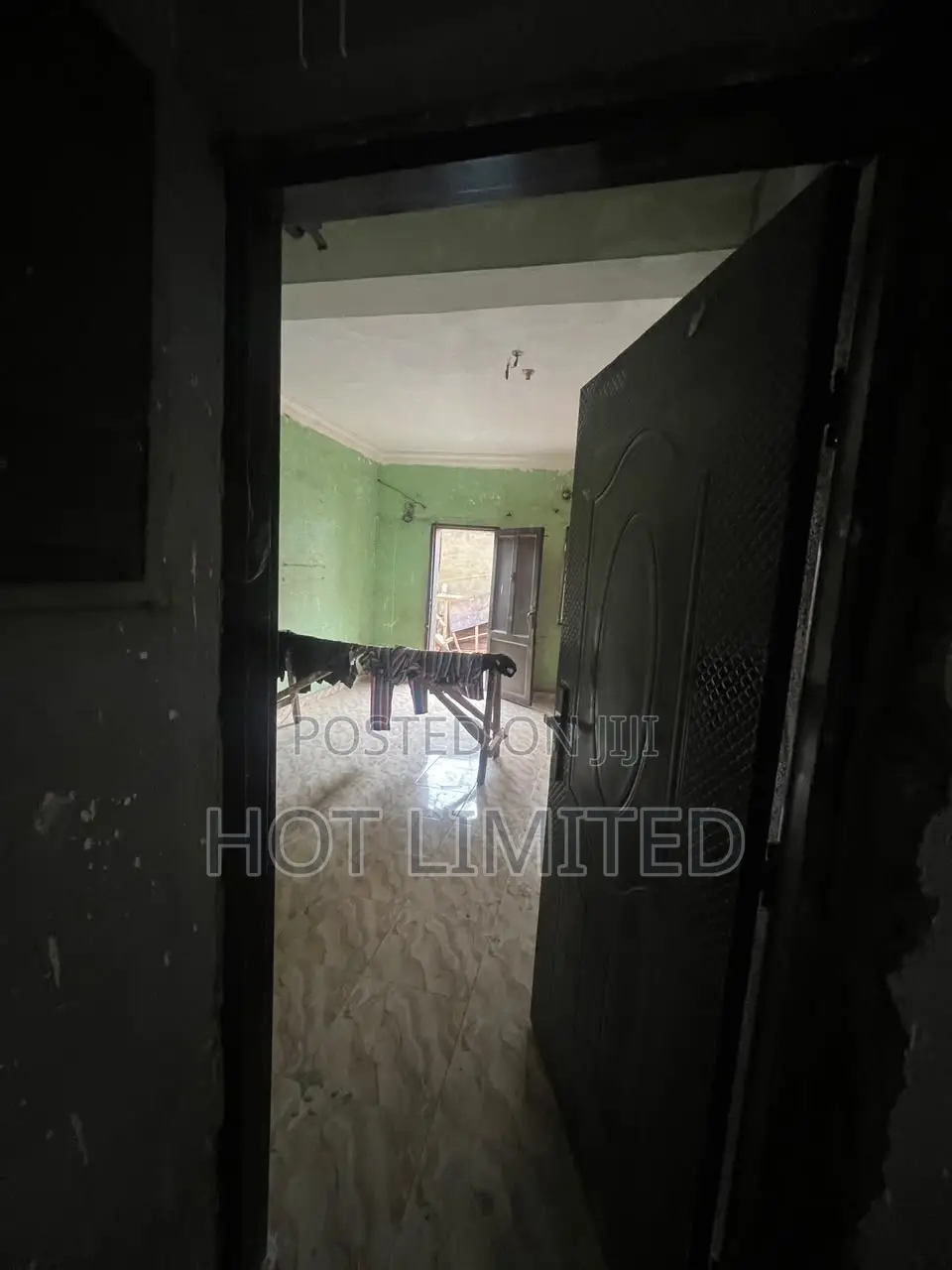2bdrm Block of Flats in Pen Cinema for rent