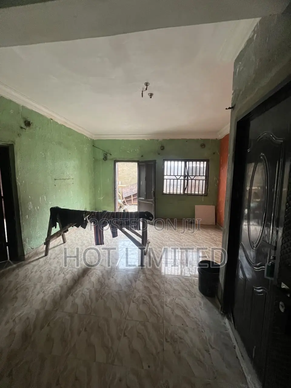 2bdrm Block of Flats in Pen Cinema for rent
