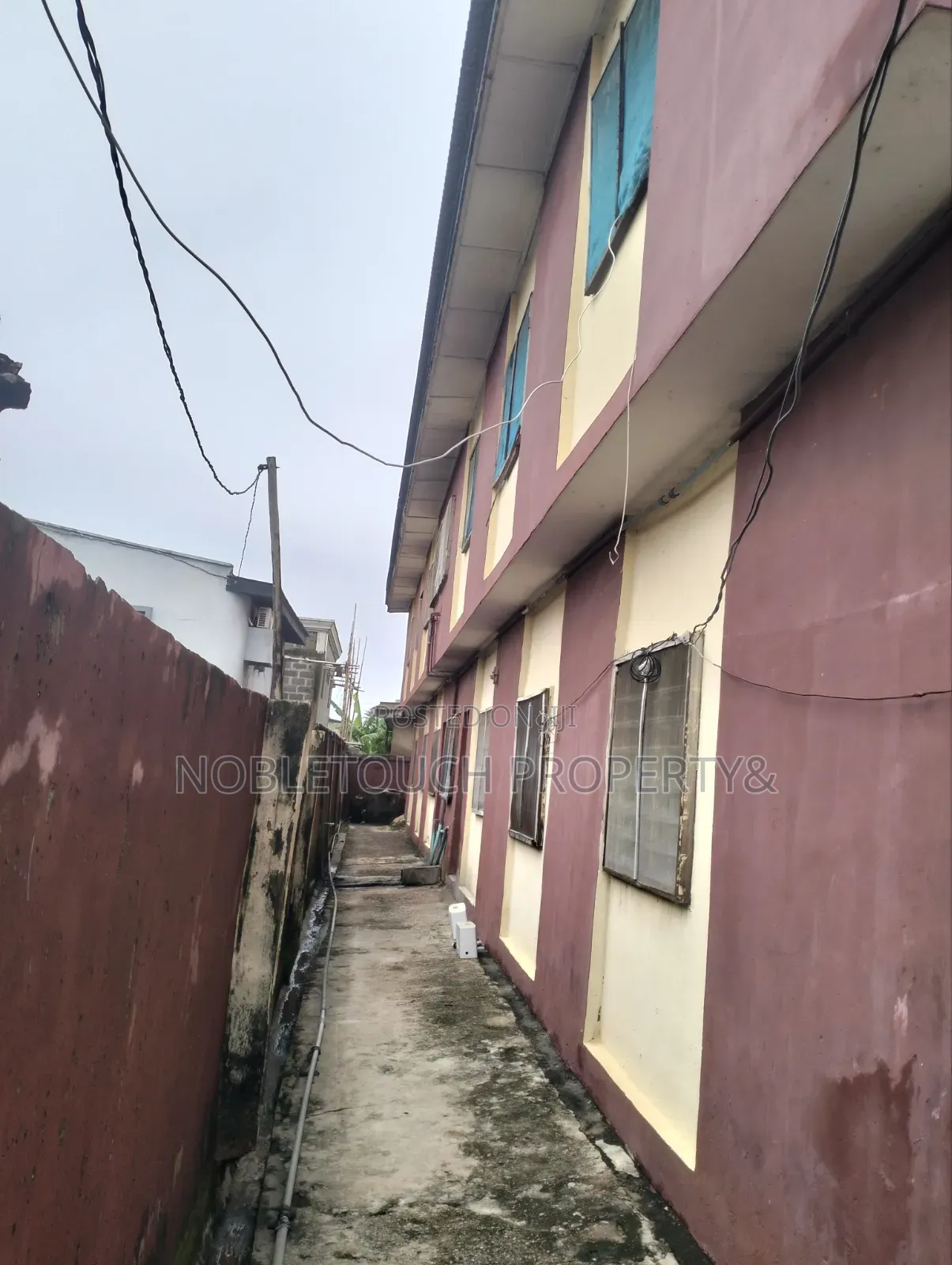 3bdrm Block of Flats in Agodo Ikotun Egbe for sale