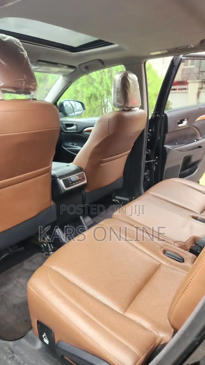 Toyota Highlander LE Plus 4x4 V6 (3.5L 6cyl 8A) 2017 Black
