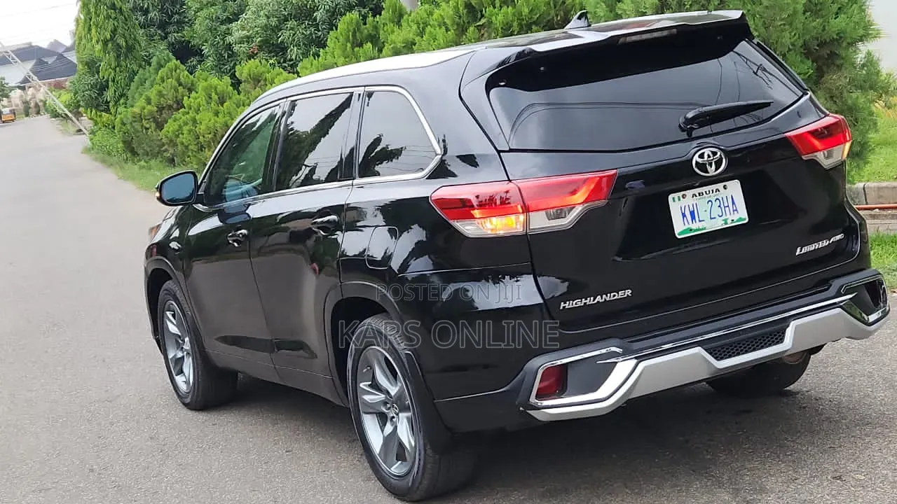 Toyota Highlander LE Plus 4x4 V6 (3.5L 6cyl 8A) 2017 Black