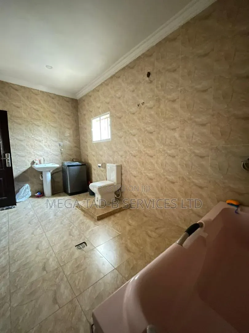4bdrm Duplex in Magboro Berger for sale