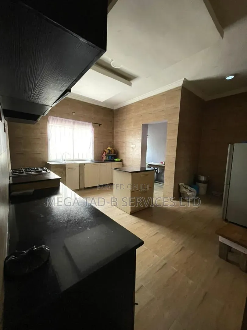 4bdrm Duplex in Magboro Berger for sale