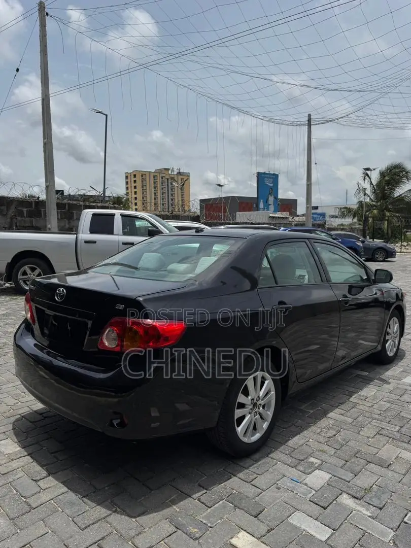 Toyota Corolla 2010 Black