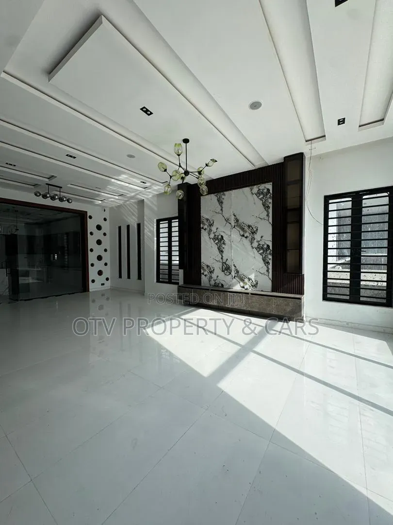 Furnished 5bdrm Duplex in Ikota for sale