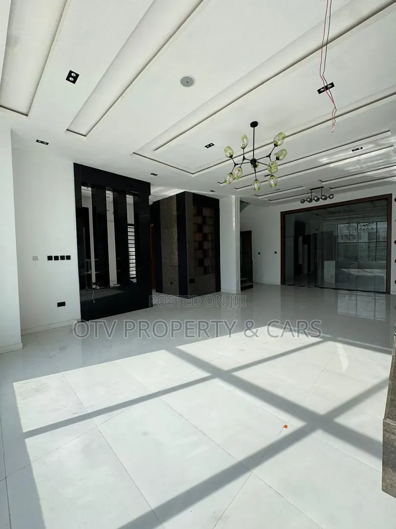 Furnished 5bdrm Duplex in Ikota for sale