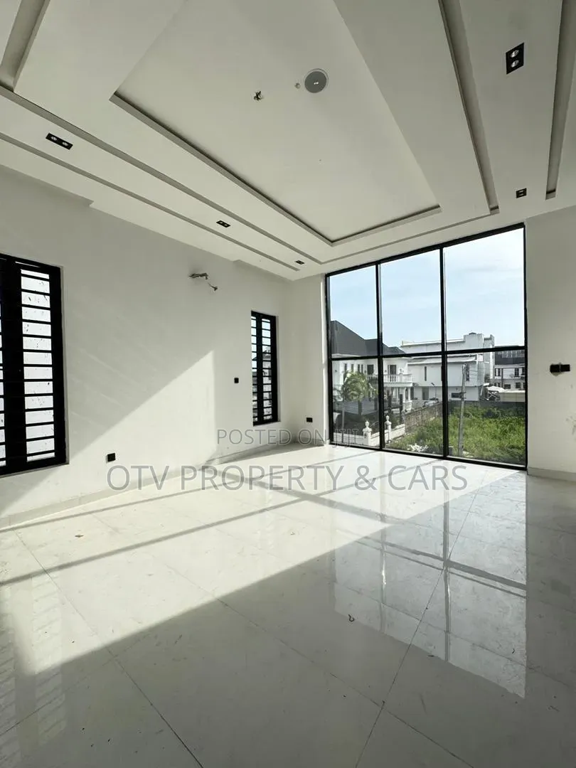 Furnished 5bdrm Duplex in Ikota for sale