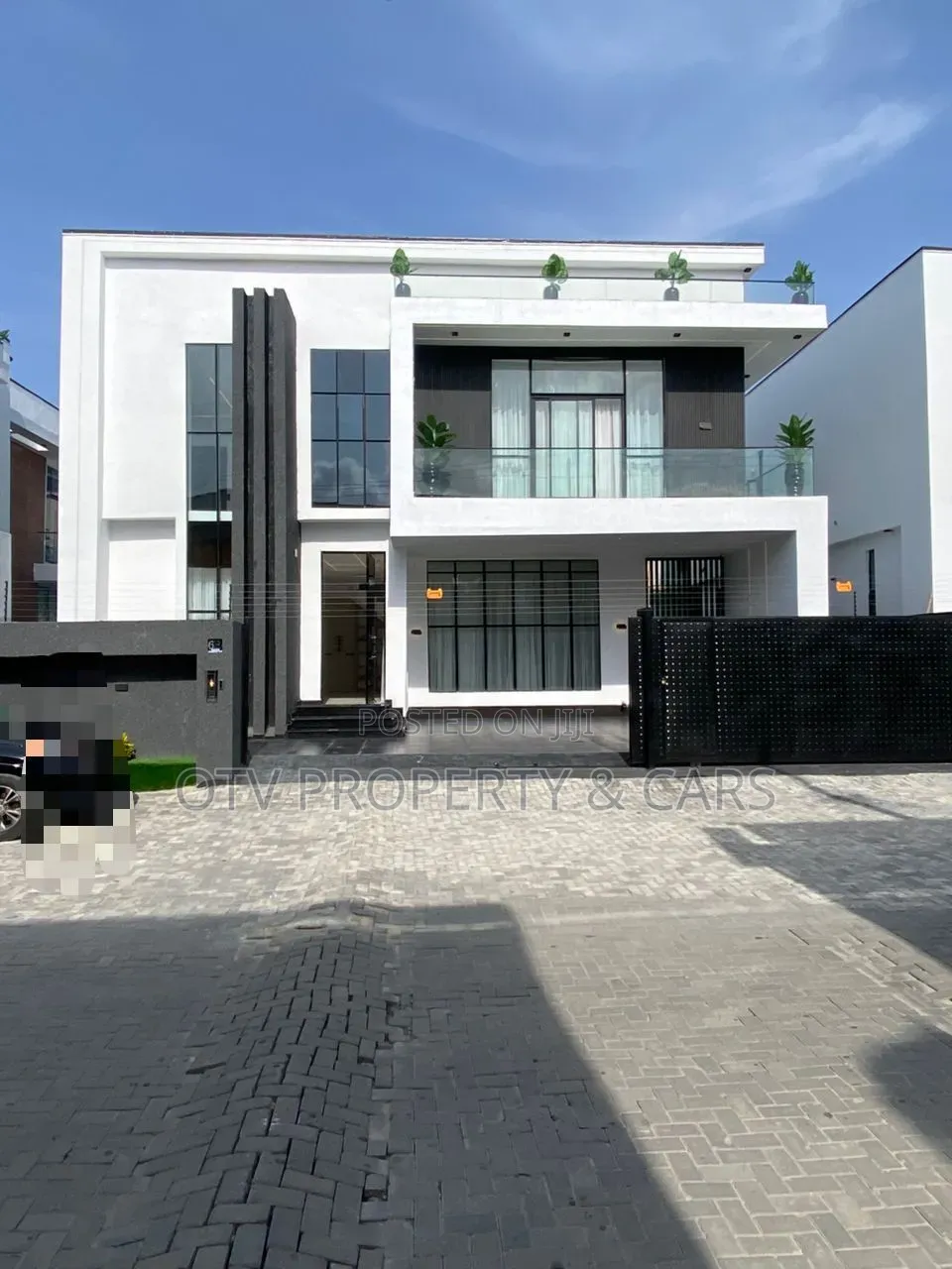 5bdrm Duplex in Ikota for sale