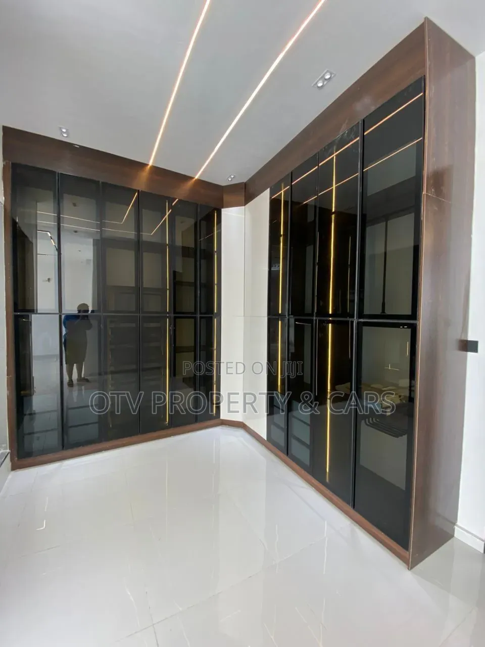 5bdrm Duplex in Ikota for sale