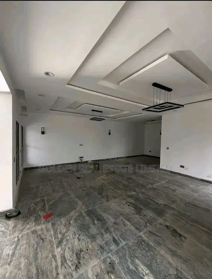 4bdrm Duplex in Guzape District for sale