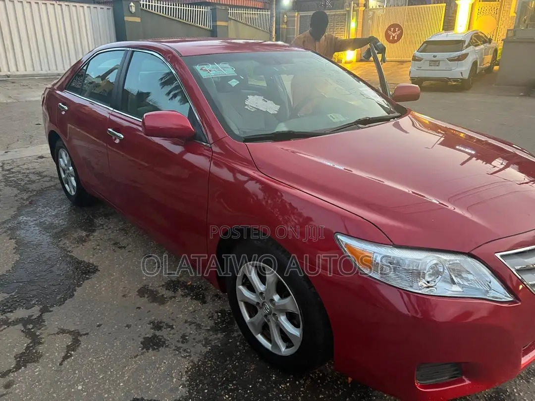 Toyota Camry LE 4dr Sedan (2.5L 4cyl 6A) 2011 Red