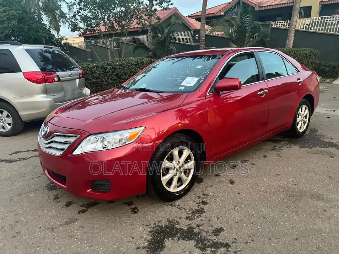 Toyota Camry LE 4dr Sedan (2.5L 4cyl 6A) 2011 Red