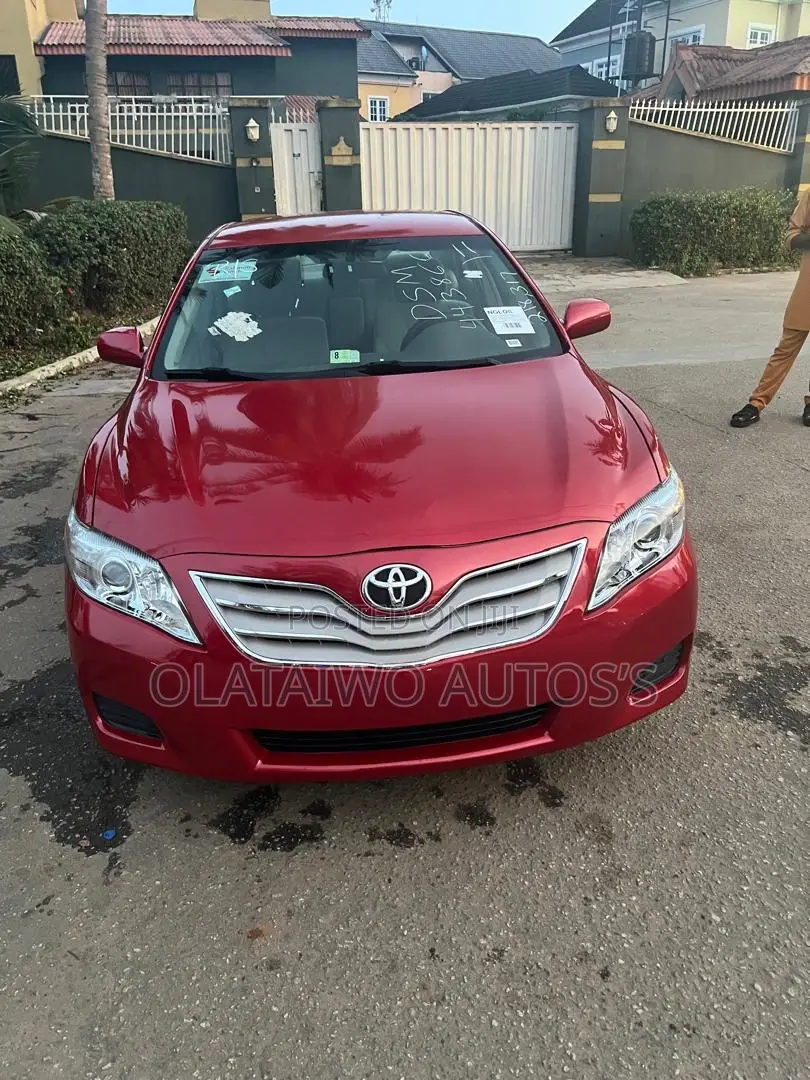 Toyota Camry LE 4dr Sedan (2.5L 4cyl 6A) 2011 Red