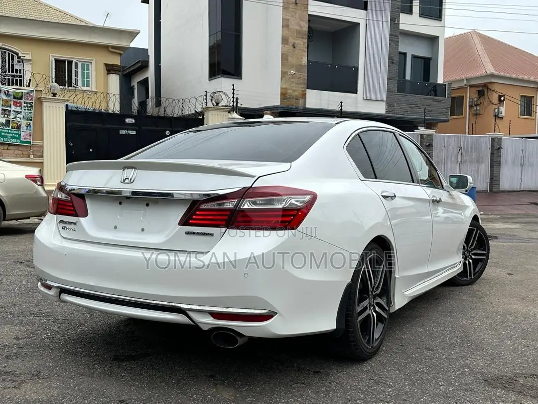 Honda Accord Touring 4dr Sedan FWD (3.5L 6cyl 6A) 2016 White