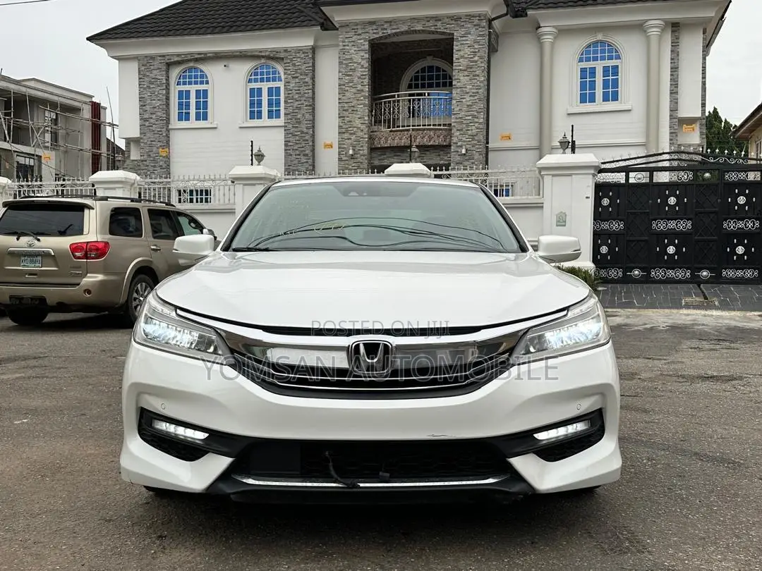 Honda Accord Touring 4dr Sedan FWD (3.5L 6cyl 6A) 2016 White