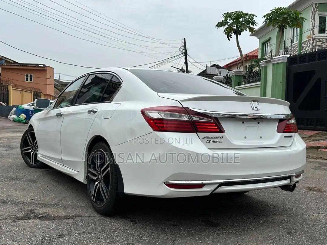 Honda Accord Touring 4dr Sedan FWD (3.5L 6cyl 6A) 2016 White