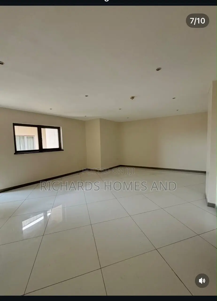 4bdrm Penthouse in Ahmadu Bello Way for rent