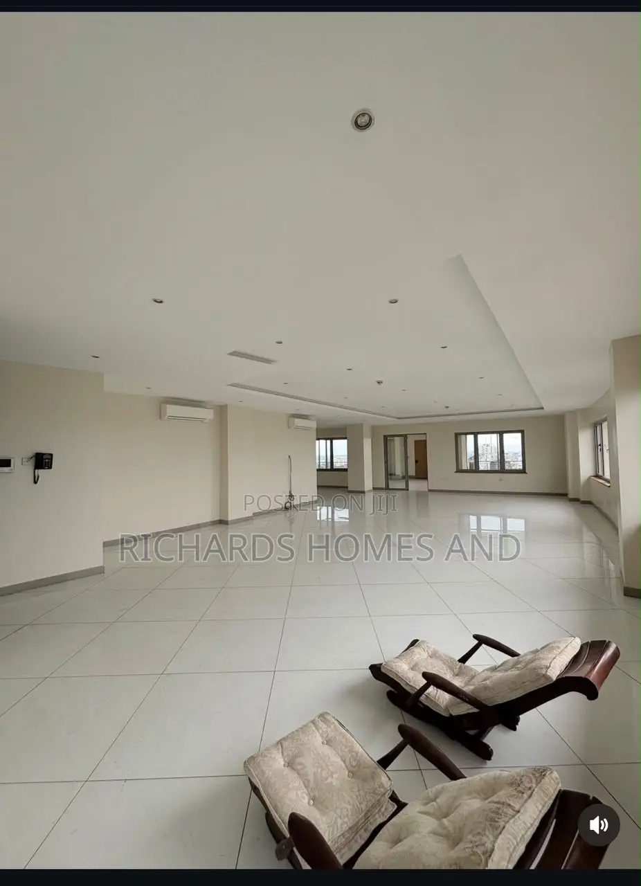 4bdrm Penthouse in Ahmadu Bello Way for rent