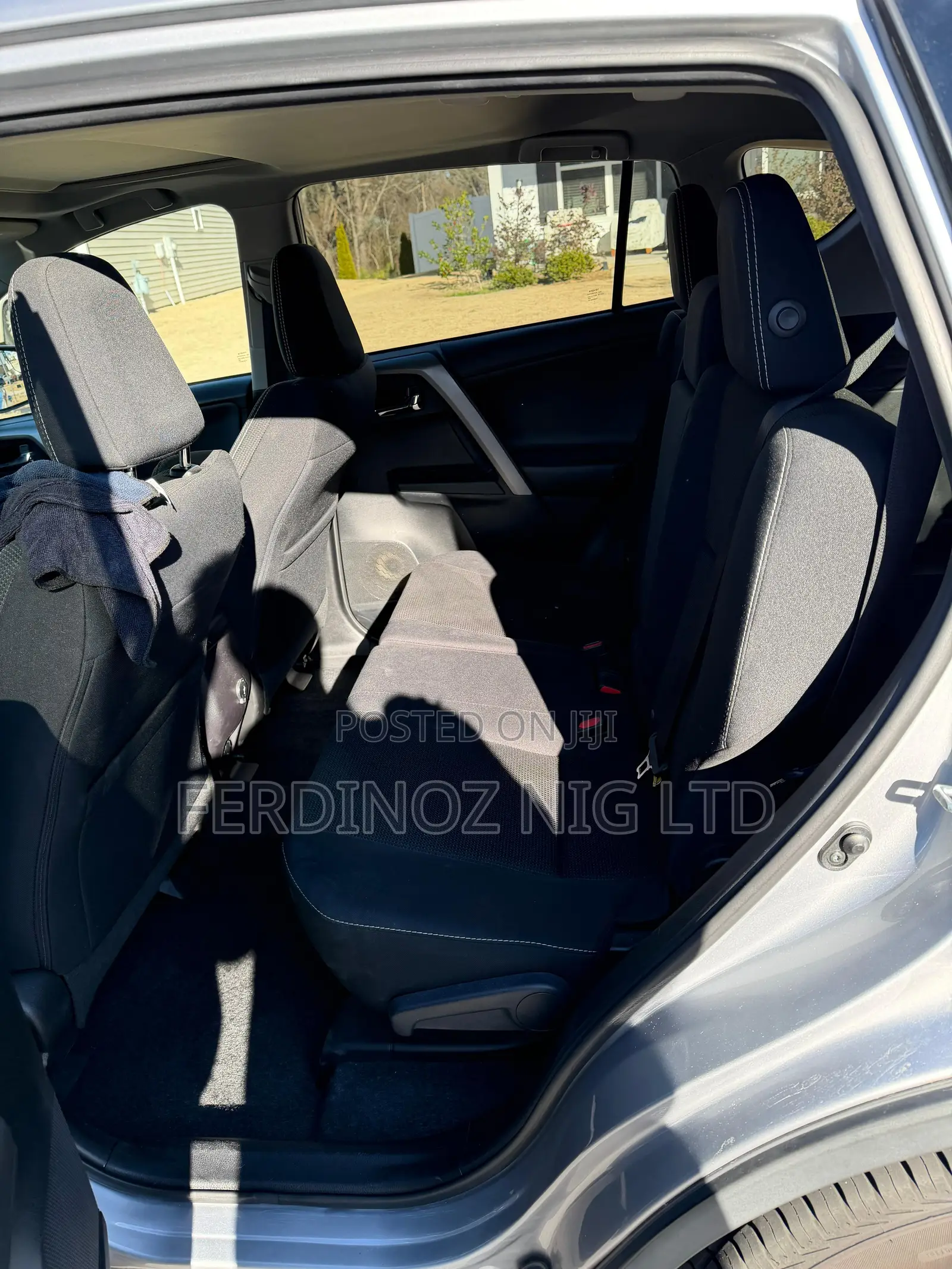 Toyota RAV4 XLE FWD (2.5L 4cyl 6A) 2017 Silver
