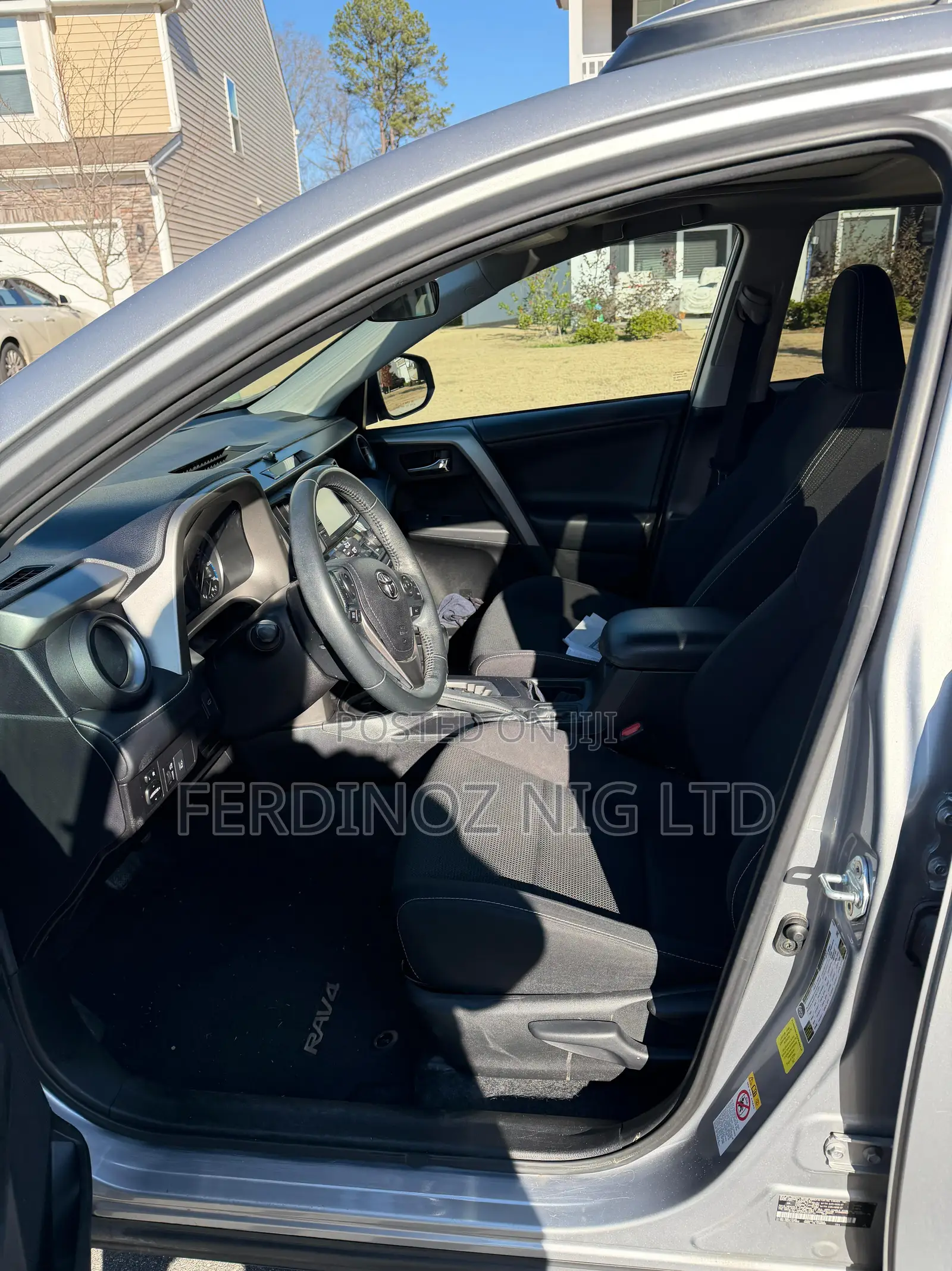 Toyota RAV4 XLE FWD (2.5L 4cyl 6A) 2017 Silver