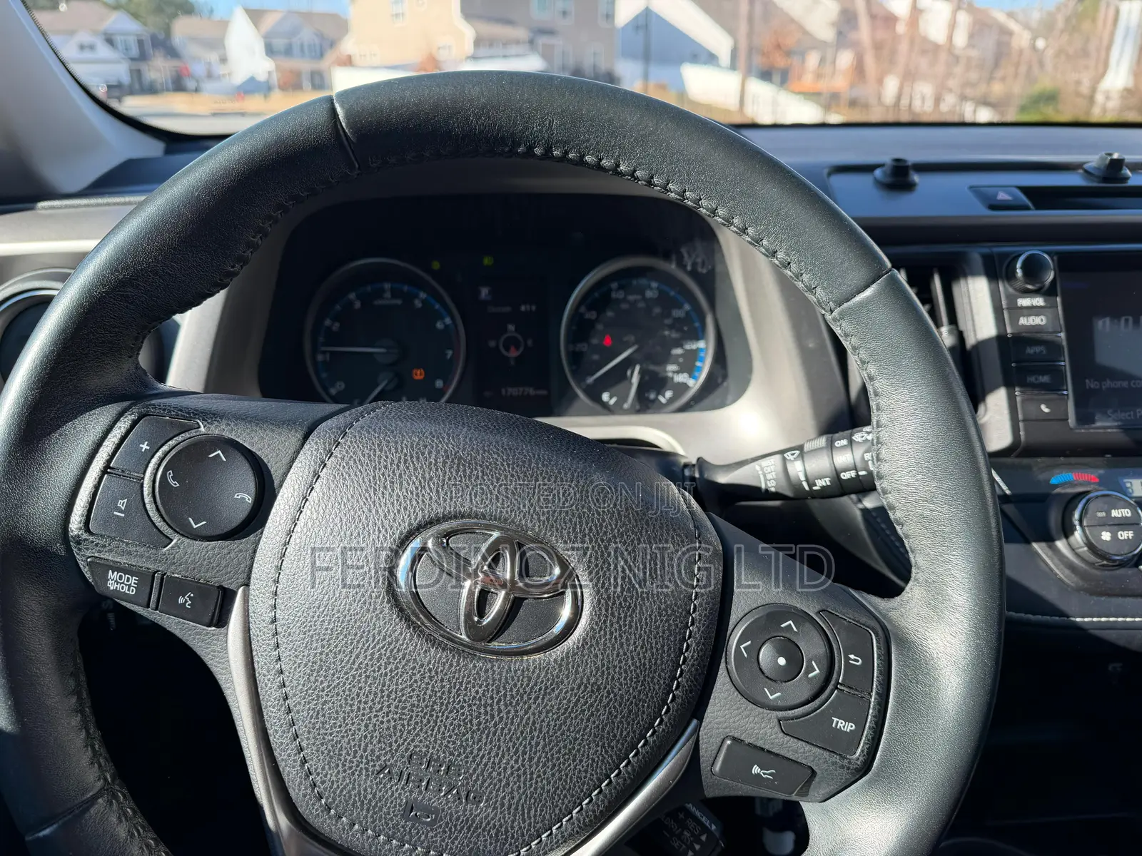 Toyota RAV4 XLE FWD (2.5L 4cyl 6A) 2017 Silver