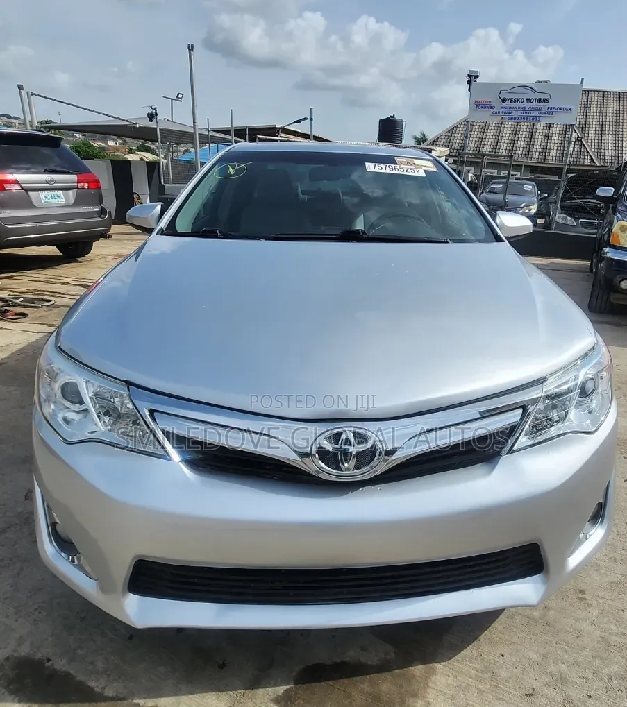 Toyota Camry XLE 4dr Sedan (2.5L 4cyl 6A) 2013 Silver