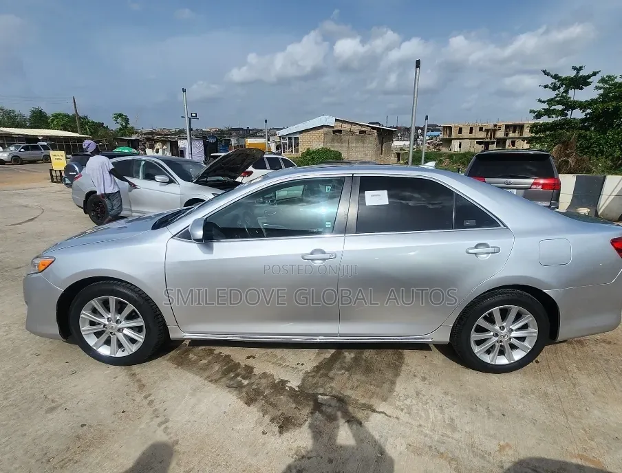 Toyota Camry XLE 4dr Sedan (2.5L 4cyl 6A) 2013 Silver