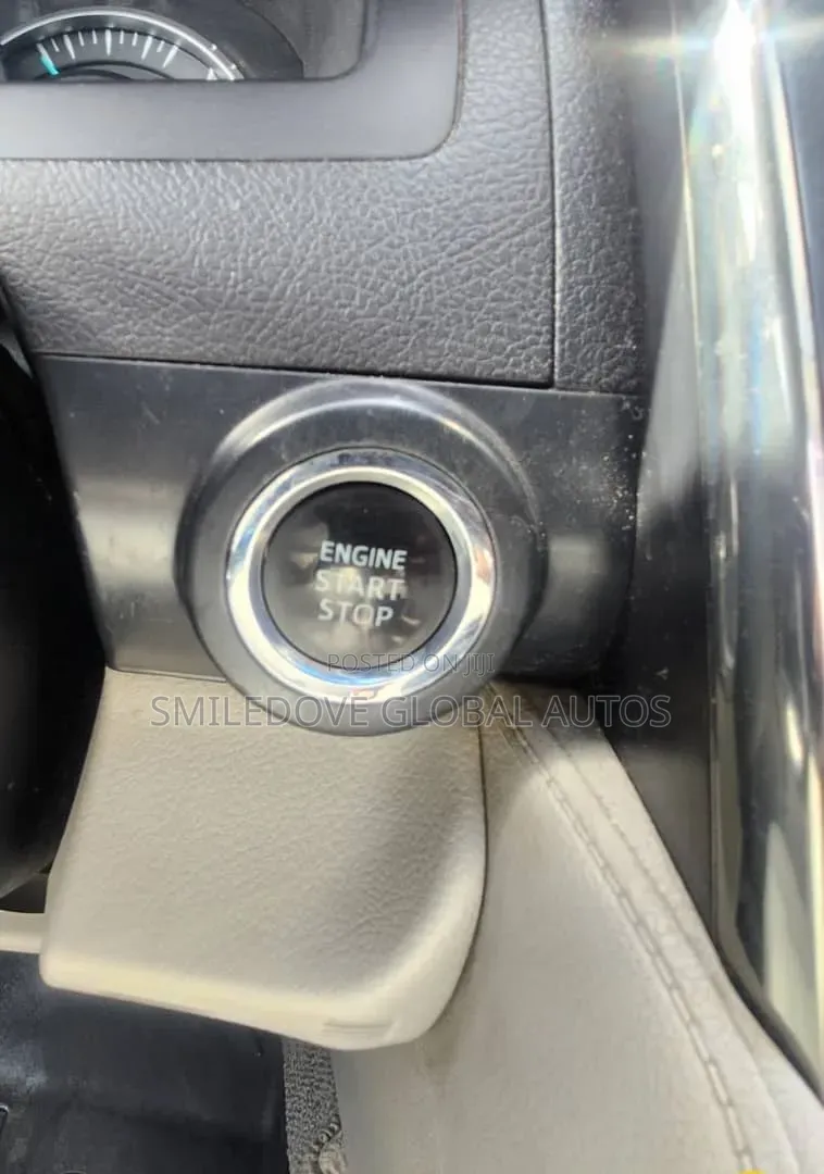 Toyota Camry XLE 4dr Sedan (2.5L 4cyl 6A) 2013 Silver