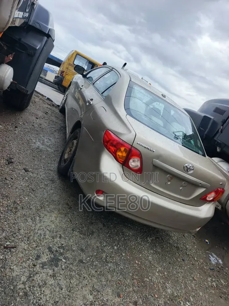 Toyota Corolla 2010 Gold