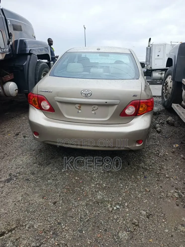 Toyota Corolla 2010 Gold