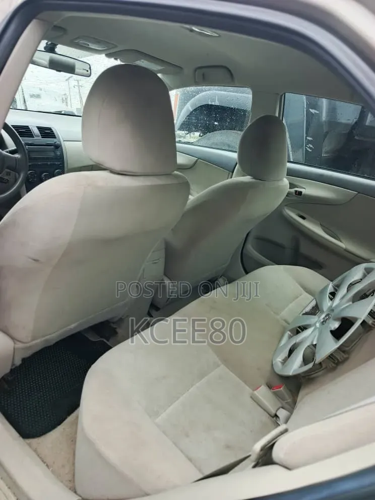 Toyota Corolla 2010 Gold