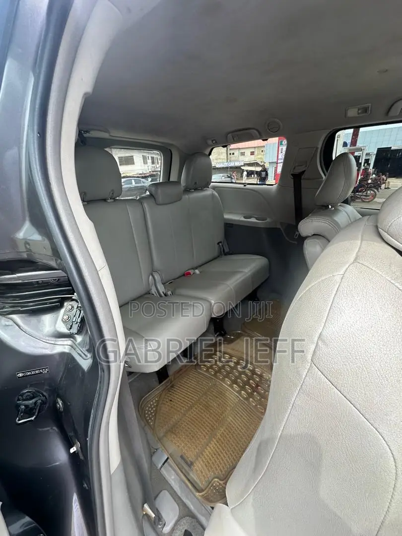 Toyota Sienna LE 8 Passenger 2011 Gray