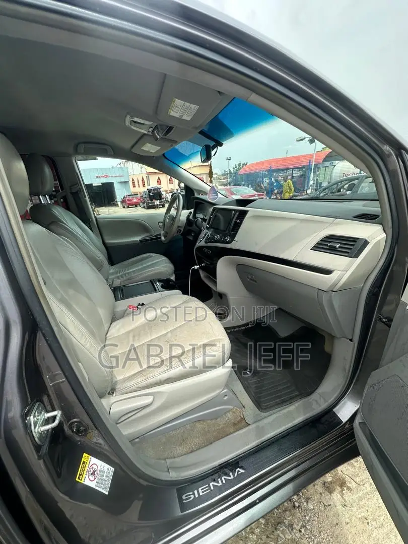 Toyota Sienna LE 8 Passenger 2011 Gray