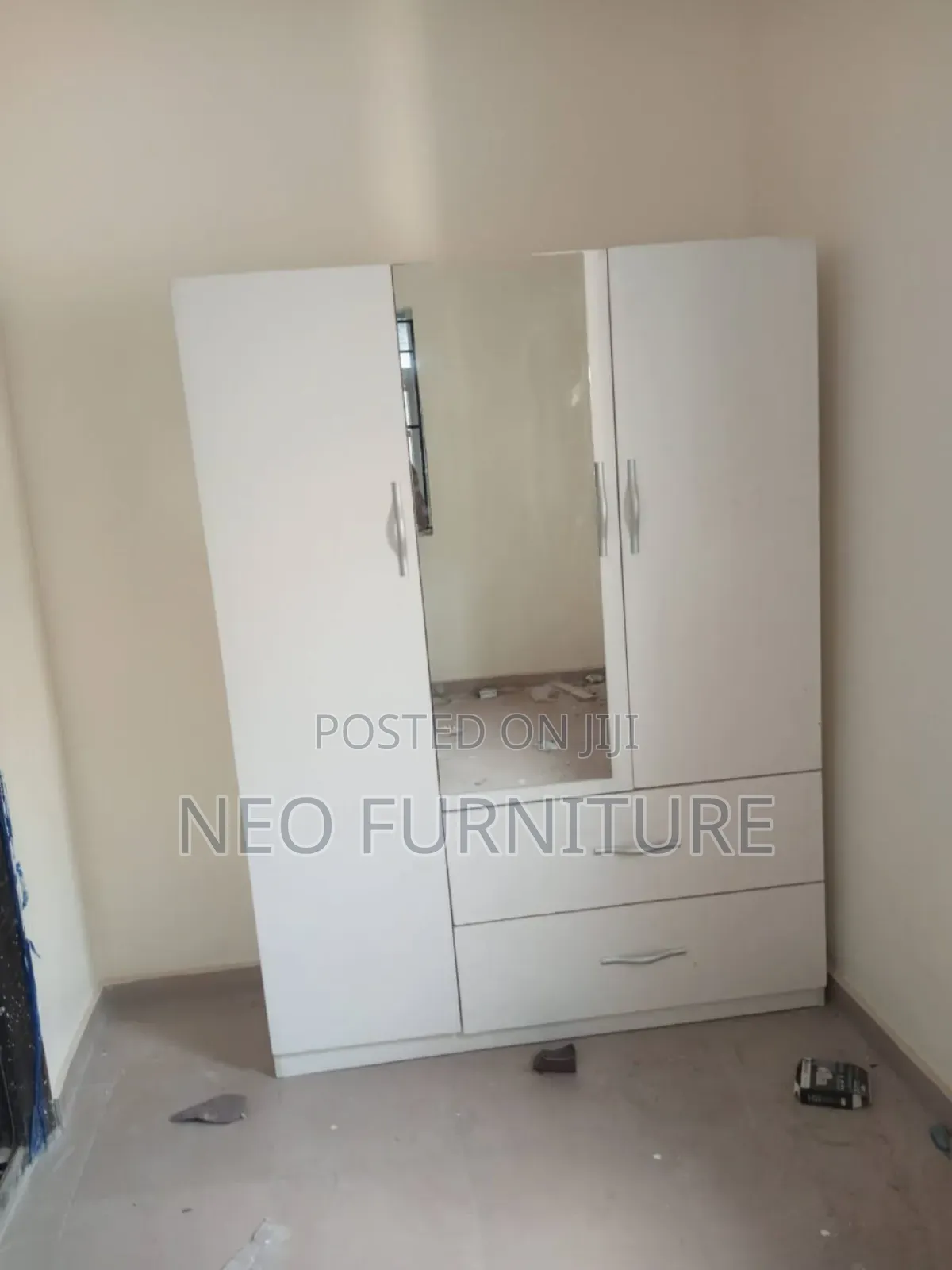 3 Door Wardrobe With Mirror