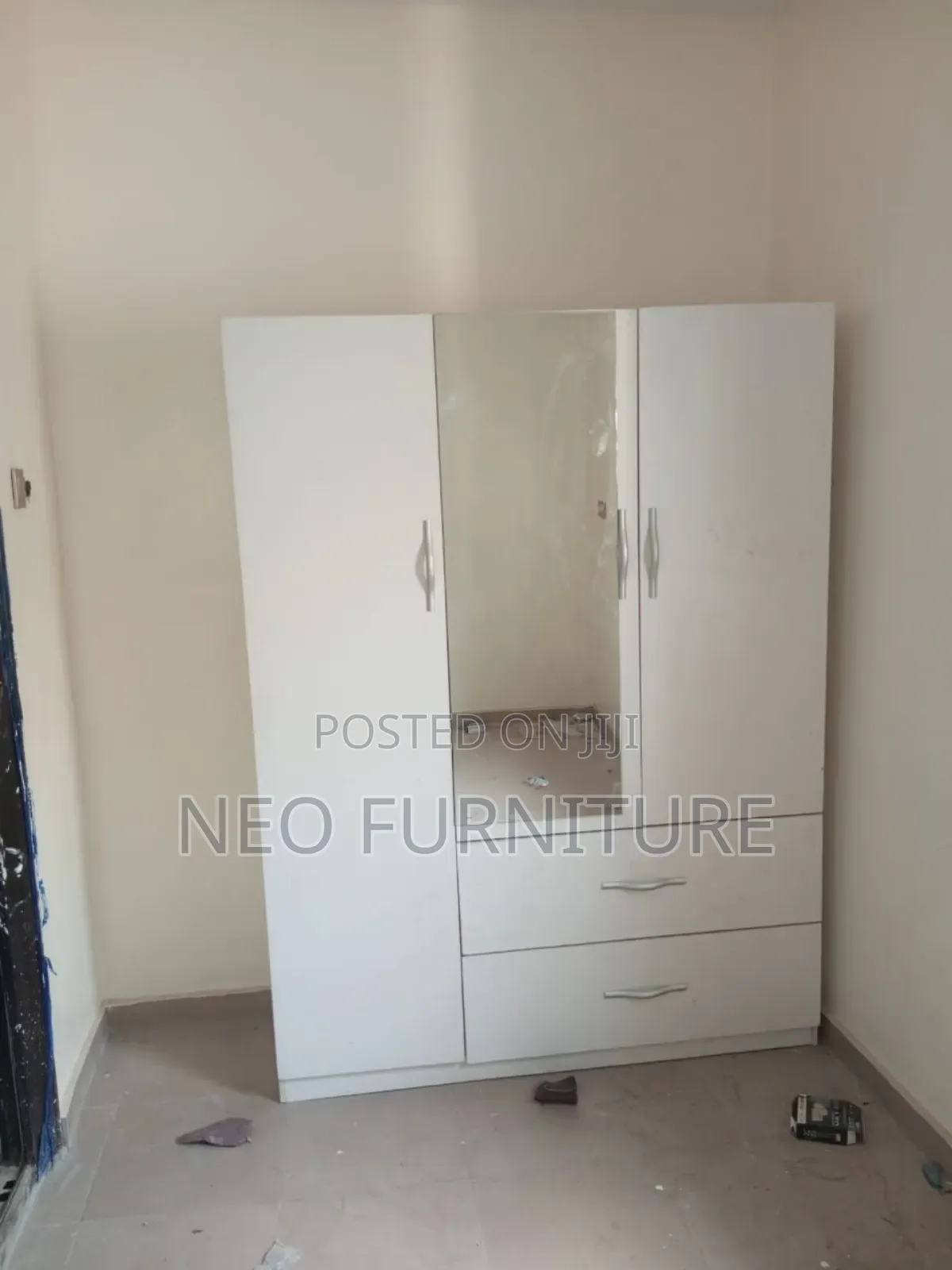 3 Door Wardrobe With Mirror