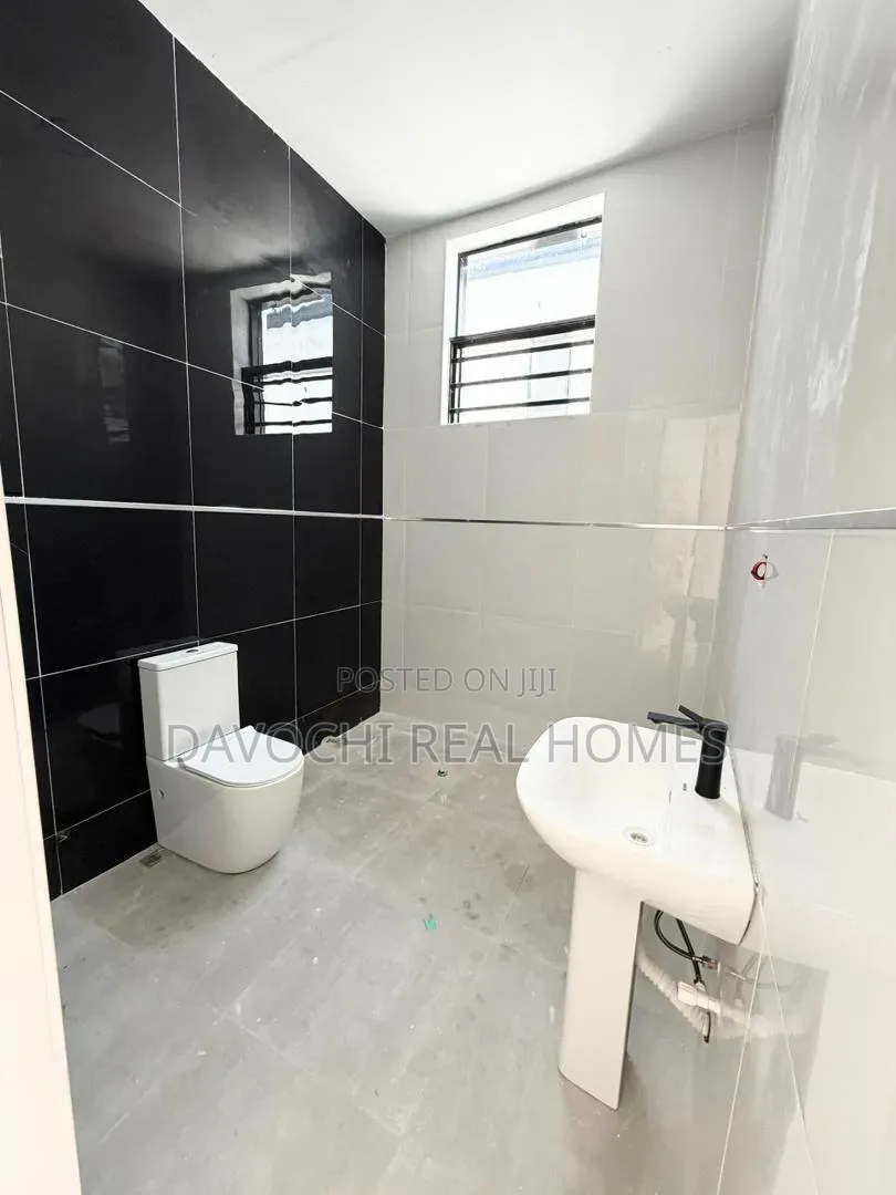 4bdrm Duplex in Ikota for sale