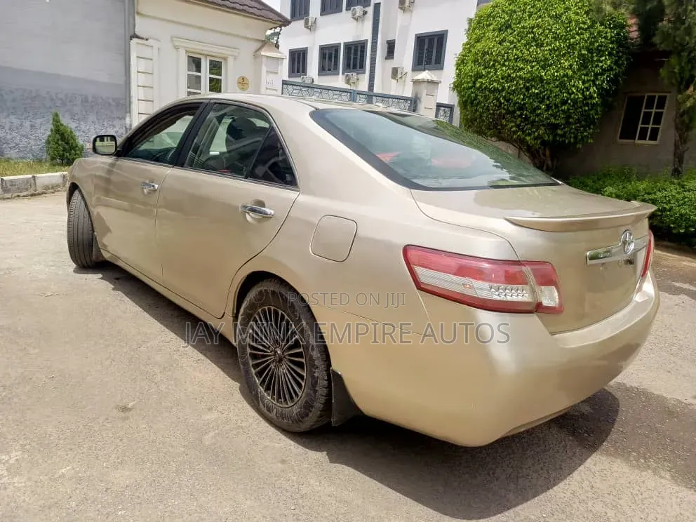 Toyota Camry 2010 Gold